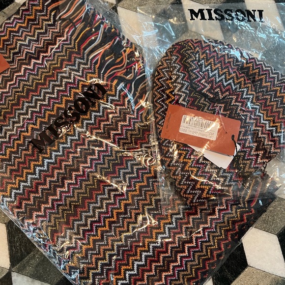 Missoni BNWT scarf and hat set made in Italy - Picture 4 of 4